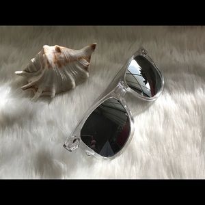 ☀️Sunglasses w/case☀️